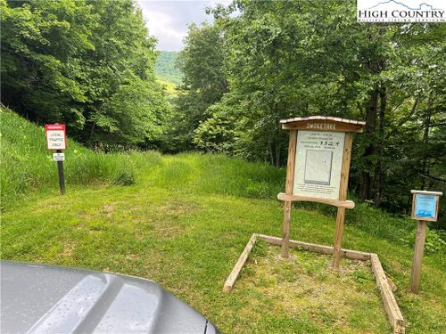 111 Smoketree Rd, Beech Mountain, NC, 28604-8203 | Card Image