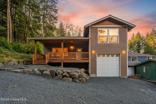 303 S Marine St, Rockaway Beach, OR, 97136-1049 | Card Image