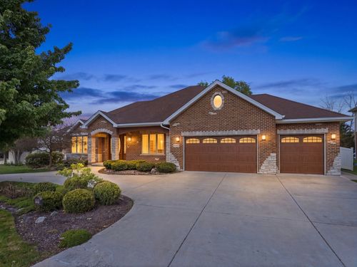 5605 S Kensington Ave, Countryside, IL, 60525-3522 | Card Image