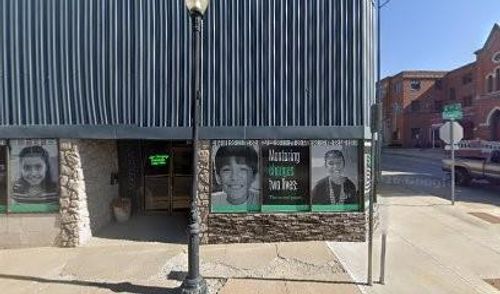 625 Francis St, Saint Joseph, MO, 64501-1911 | Card Image