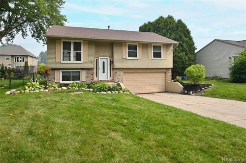 2939 Winter Dr, Troy, MI, 48083-5798 | Card Image