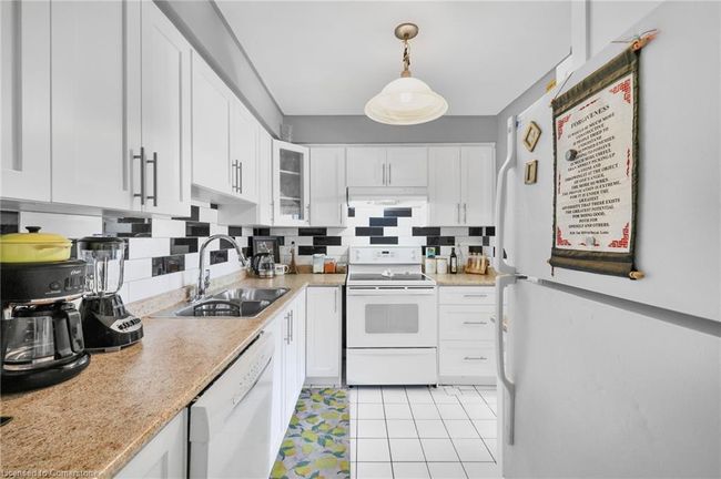 32 - 985 Limeridge Rd E, Townhouse with 3 bedrooms, 2 bathrooms and 2 parking in Hamilton ON | Image 16