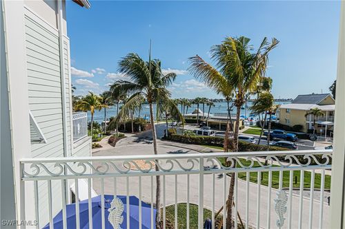 f2-1001 10th Ave S, NAPLES, FL, 34102-8237 | Card Image