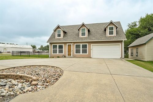 210 N 4th St, Yukon, OK, 73099-1227 | Card Image