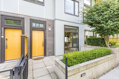 6030 Oak St, Townhouse with 3 bedrooms, 3 bathrooms and 2 parking in Vancouver BC | Image 2