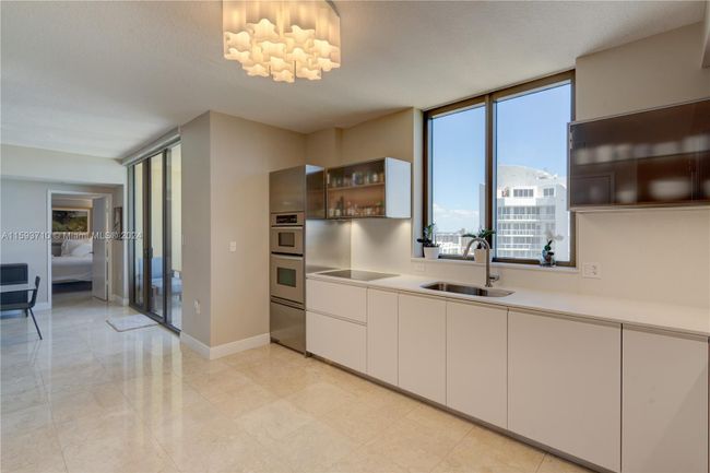 2602 - 16275 Collins Ave, Condo with 2 bedrooms, 2 bathrooms and null parking in Sunny Isles Beach FL | Image 5