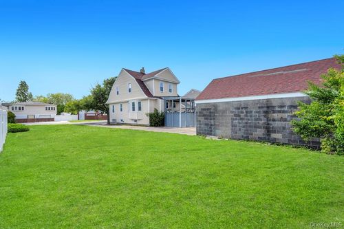 573 Miller Ave, Freeport, NY, 11520-6310 | Card Image