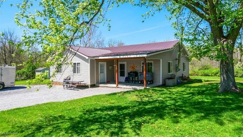 10453 Windham Parkman Rd, Garrettsville, OH, 44231-9423 | Card Image