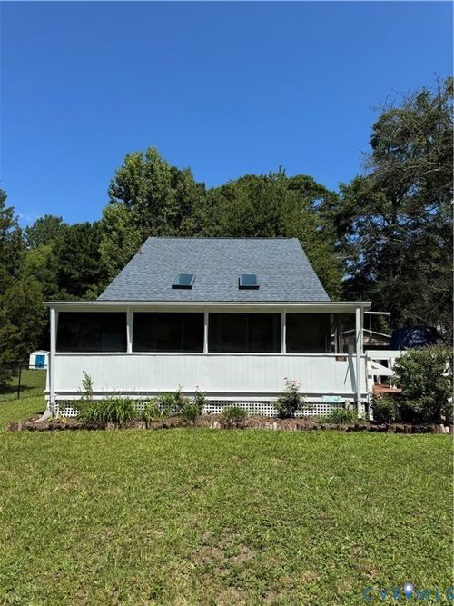 561 Shore Dr, Hartfield, VA, 23071-2043 | Card Image