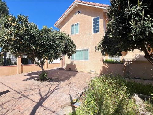 17227 Lassen, Northridge, CA, 91325 | Card Image