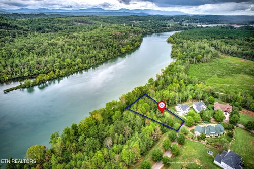 152 Pineberry East Rd, Oak Ridge, TN, 37830-3014 | Card Image