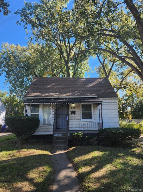 1139 S Bassett St, Detroit, MI, 48217-1677 | Card Image