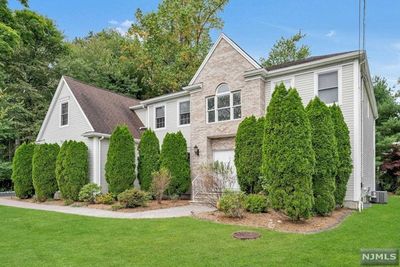 522 Shirley Avenue, House other with 4 bedrooms, 3 bathrooms and null parking in Franklin Lakes NJ | Image 2