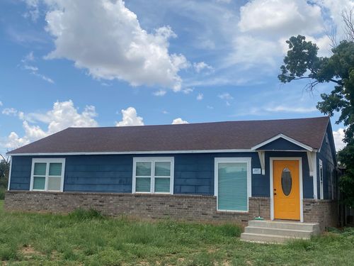 207 E 5th St, Sundown, TX, 79372-1558 | Card Image