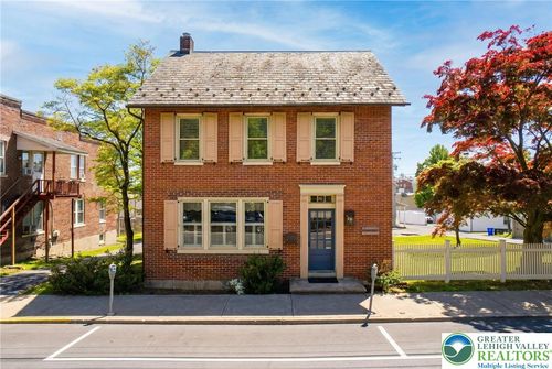 32 E Center St, Nazareth, PA, 18064-2138 | Card Image