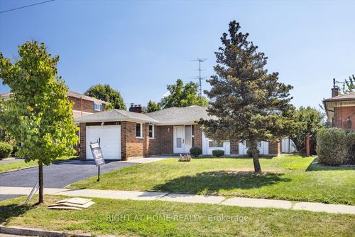 27 Villata Gdns, North York, ON, M3J1J7 | Card Image
