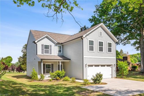 4623 Shattalon Dr, Winston Salem, NC, 27106-1628 | Card Image