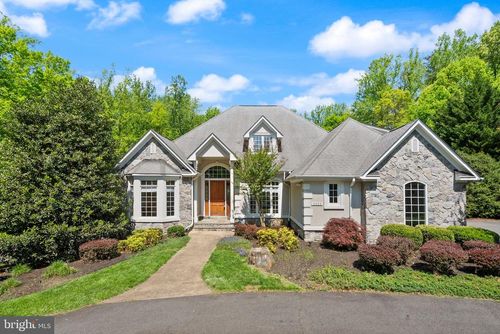 5033 Huntwood Manor Dr, Fairfax, VA, 22030-5700 | Card Image