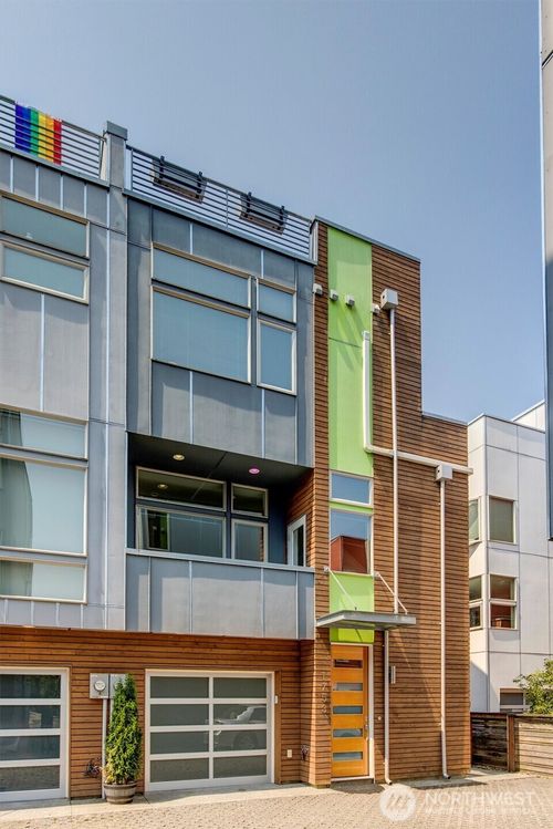 1753 18th Ave S, Seattle, WA, 98144-4352 | Card Image