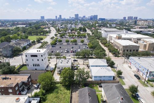 apt-2-3409 La Branch St, Houston, TX, 77004-3843 | Card Image