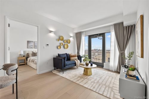 14e-33-71 Prince St, Flushing, NY, 11354-2730 | Card Image