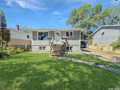 458 6th Ave Nw, Swift Current, SK, S9H0Y3 | Card Image