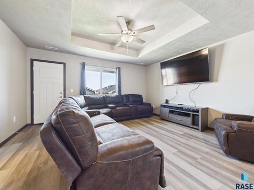 1604 N Tina Dr Drive, Sioux Falls, SD, 57110 | Card Image