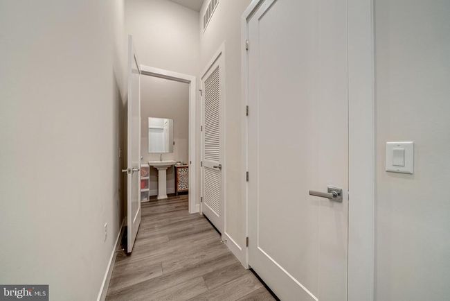 APT-102 - 1761 Old Meadow Rd, Condo with 2 bedrooms, 3 bathrooms and null parking in MCLEAN VA | Image 37