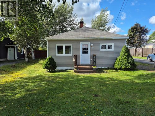 75 King St, Grand Falls Windsor, NL, A2B1H2 | Card Image