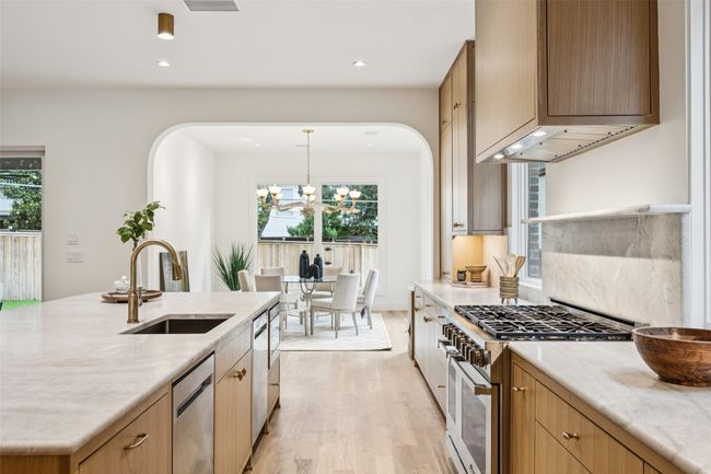 6707 Anita St, House other with 5 bedrooms, 7 bathrooms and null parking in Dallas TX | Image 6