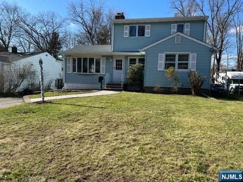 107 Hiawatha Blvd, Oakland, NJ, 07436-2905 | Card Image
