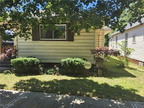 4092 E 72nd St, Cleveland, OH, 44105-5002 | Card Image