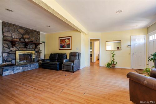 27 Hewlett Point Ave, East Rockaway, NY, 11518-2307 | Card Image