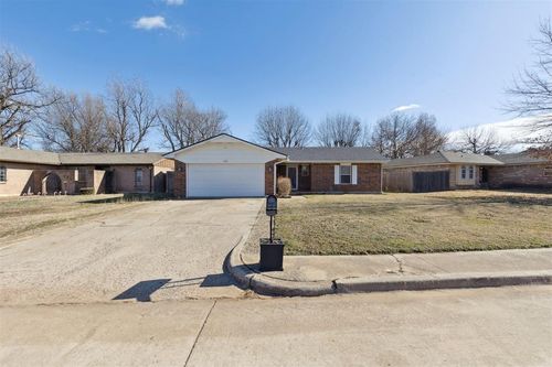 723 Garden Grv, Yukon, OK, 73099-4213 | Card Image