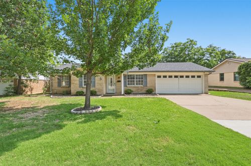 205 W Huitt Ln, Euless, TX, 76040-5352 | Card Image