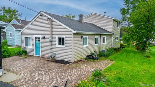 656 Lawson Dr, Lake Orion, MI, 48362-2243 | Card Image