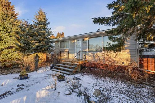 317 Centre St, Cremona, AB, T0M0R0 | Card Image