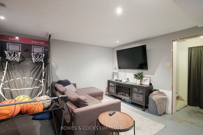 717 3 Rd Ave, House other with 3 bedrooms, 2 bathrooms and 2 parking in Peterborough ON | Image 25