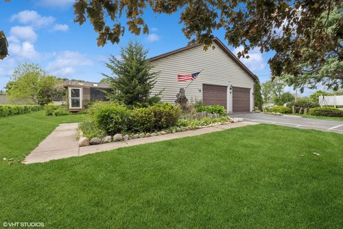 871 Hickman Ln, Woodstock, IL, 60098-3027 | Card Image