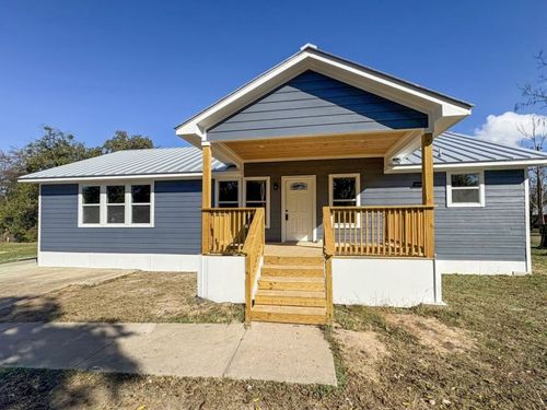 1902 N Fannin Ave, Cameron, TX, 76520-1821 | Card Image