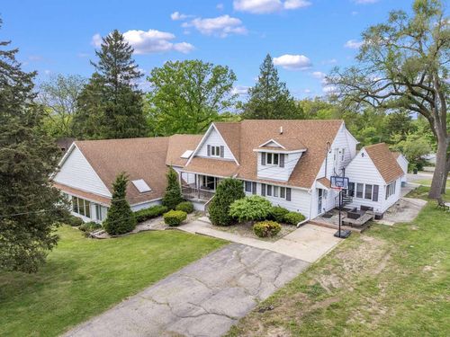 542 Sunset Rd, Twin Lakes, WI, 53181-9401 | Card Image