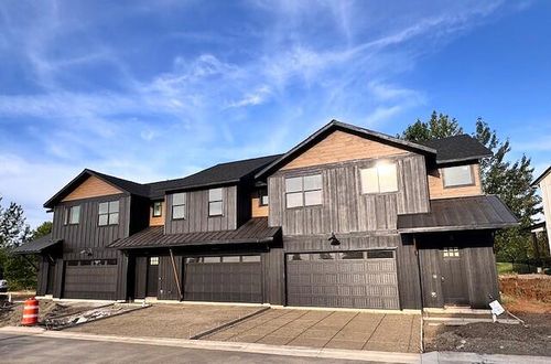 107 Golf View Dr, Eagle Point, OR, 97524-6676 | Card Image