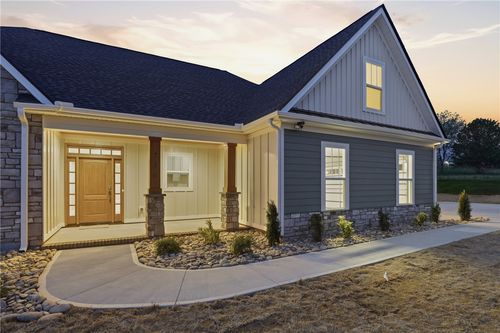 736 Stewart Gin Rd, Liberty, SC, 29657-9275 | Card Image