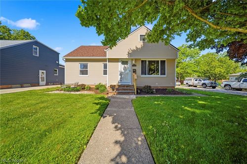 1628 Longwood Dr, Mayfield Heights, OH, 44124-3059 | Card Image