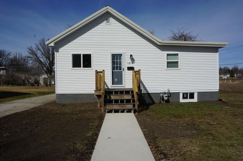 1215 3rd Ave, Ackley, IA, 50601-1818 | Card Image