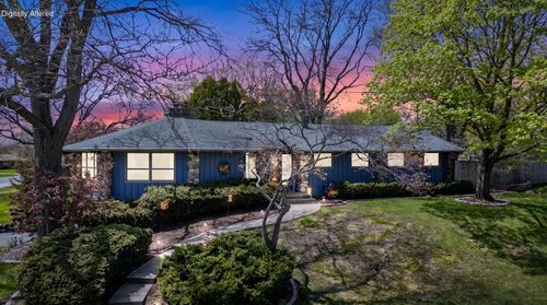 W169N8921 Hoyt Drive, Menomonee Falls, WI, 53051 | Card Image