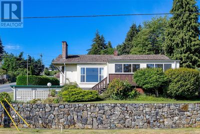 1110 2 Nd Ave, House other with 2 bedrooms, 2 bathrooms and 4 parking in Ladysmith BC | Image 1