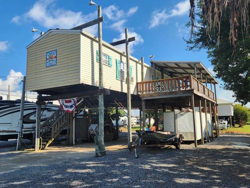 162 Grape Ln, Grand Isle, LA, 70358-1200 | Card Image