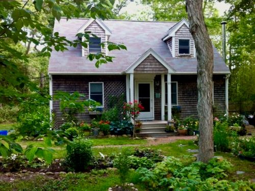 113 Leonard Cir, Vineyard Haven, MA, 02568-5358 | Card Image
