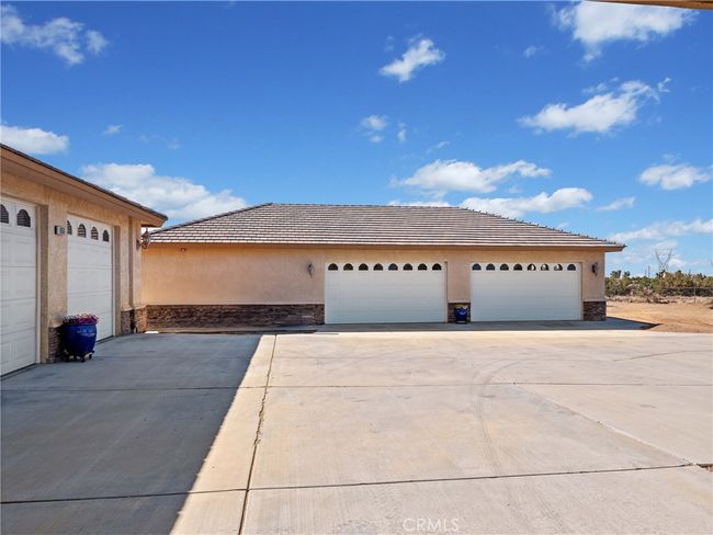 8650 Verbena Rd, House other with 4 bedrooms, 4 bathrooms and 7 parking in Oak Hills CA | Image 65